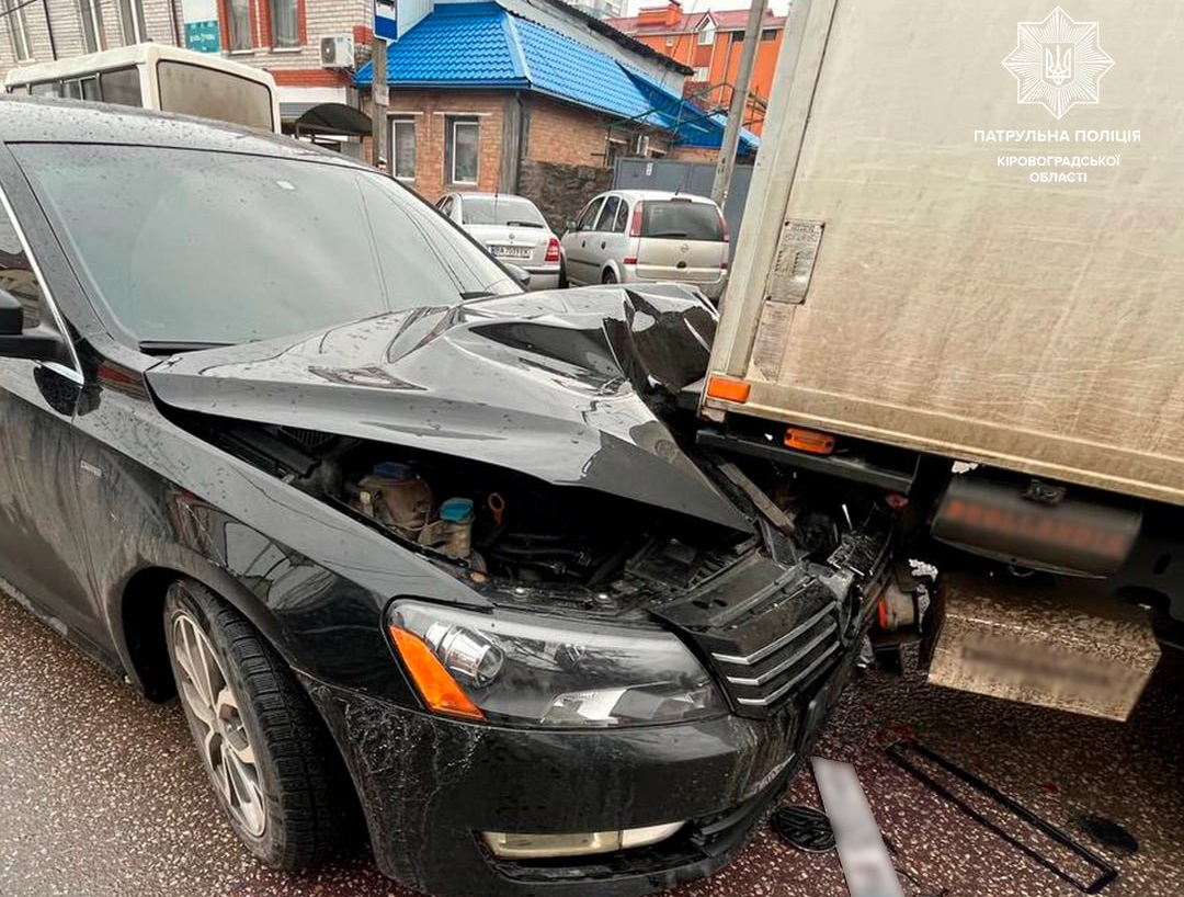 У Кропивницькому водійка Volkswagen спричинила автопригоду