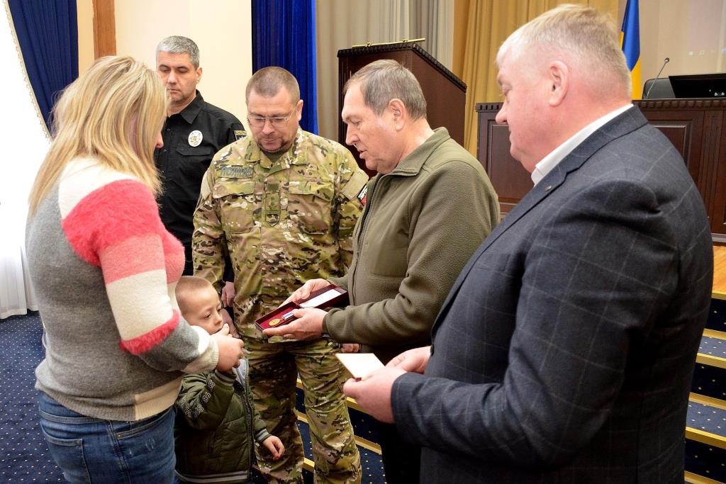 На Кіровоградщині родинам загиблих правоохоронців вручили нагороди