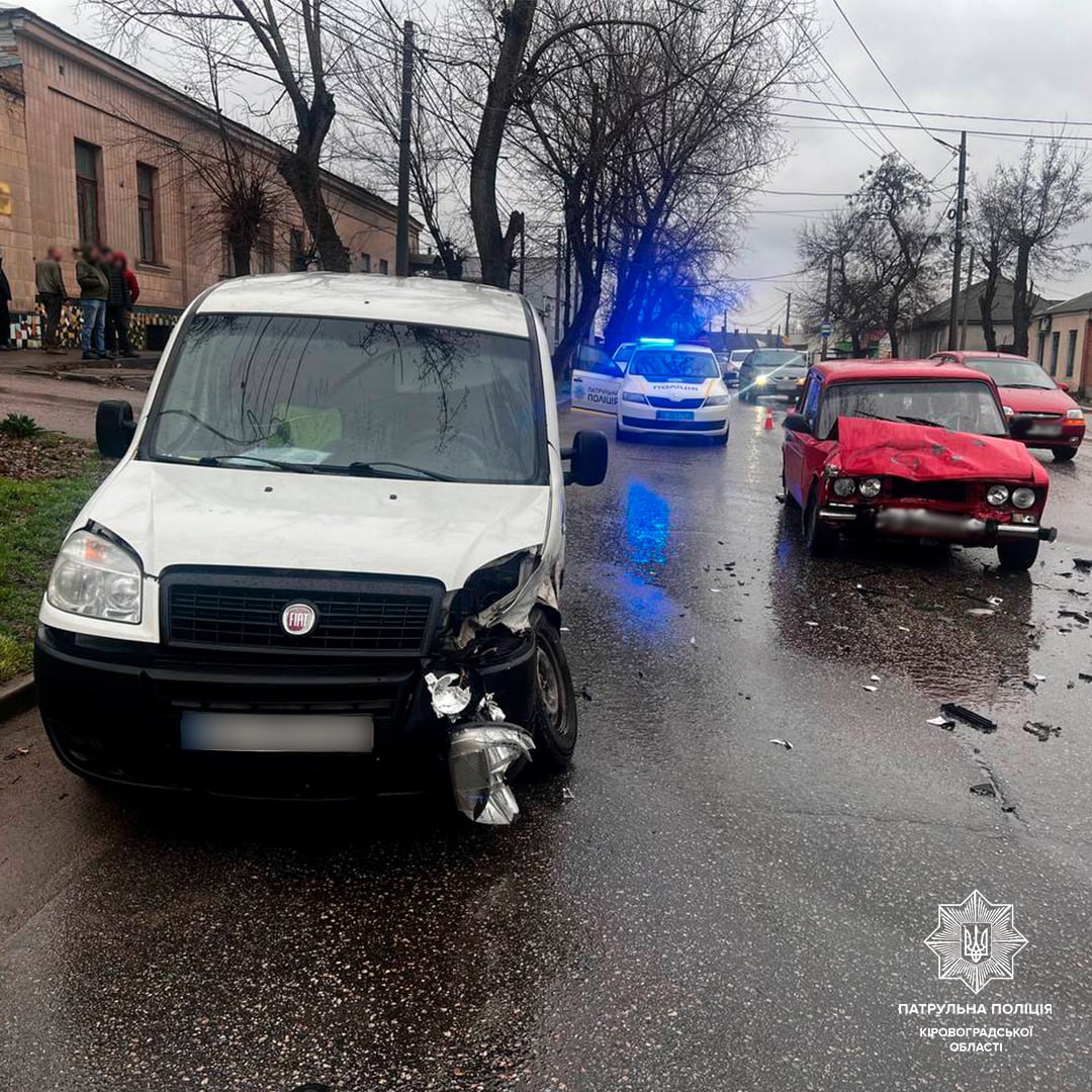 У Кропивницькому Fiat врiзався у ВАЗ