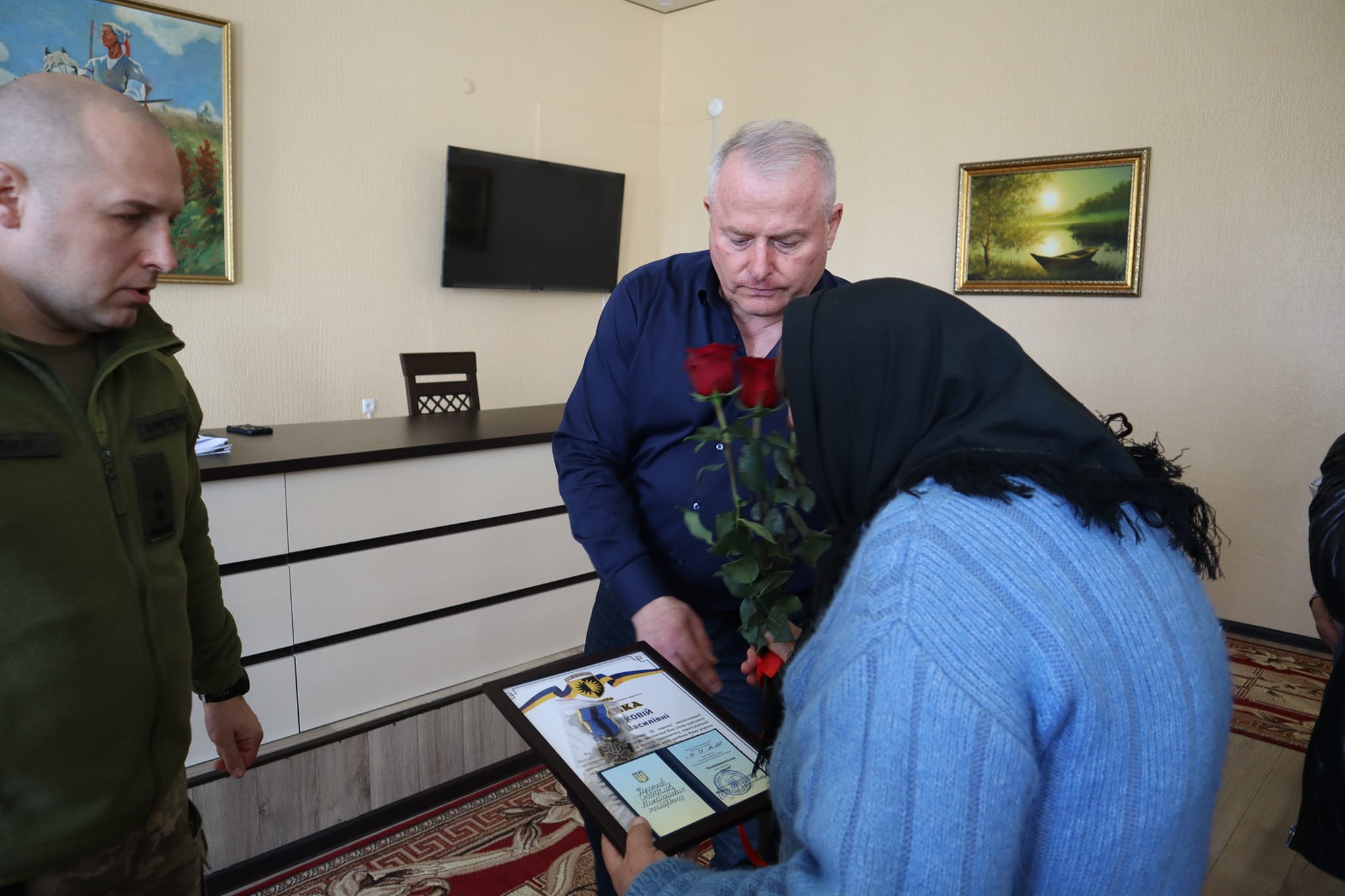 В громаді на Кіровоградщині рідні загиблих Героїв отримали нагороди