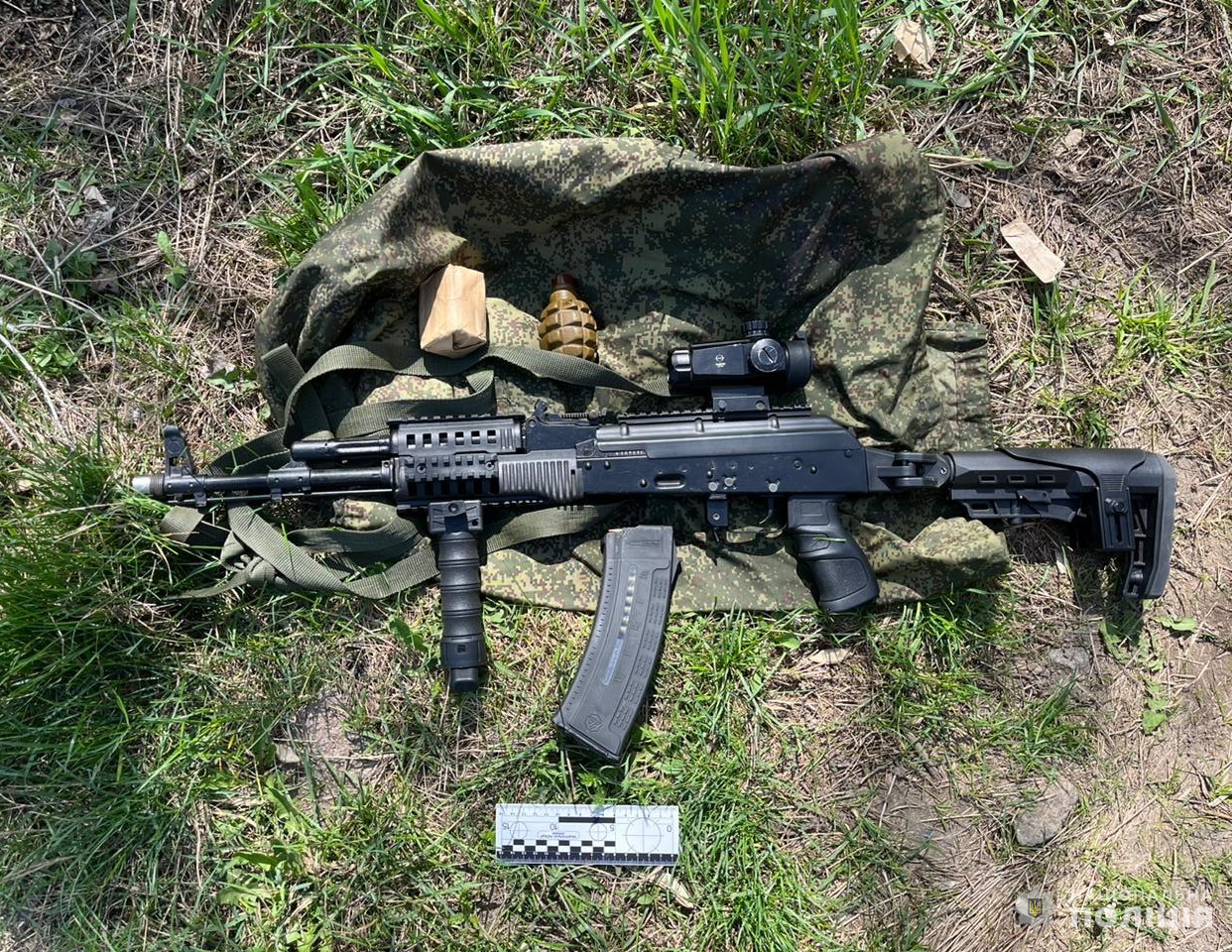Двоє жителів Кіровоградщини зберігали вдома зброю та набої