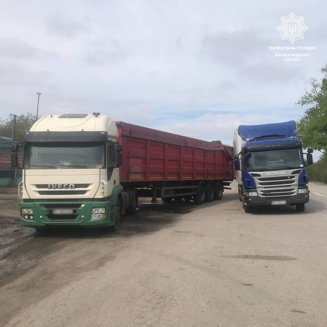 На Кіровоградщині дві вантажівки не поділили дорогу