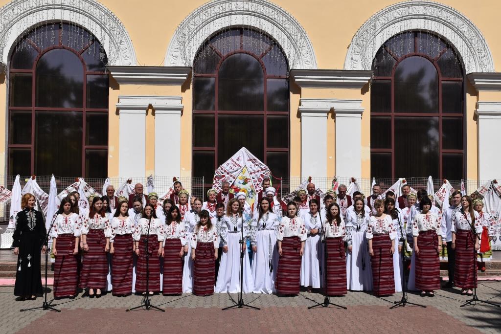 У Кропивницькому вiдкрили фестиваль-конкурс «Калиновий спiв»