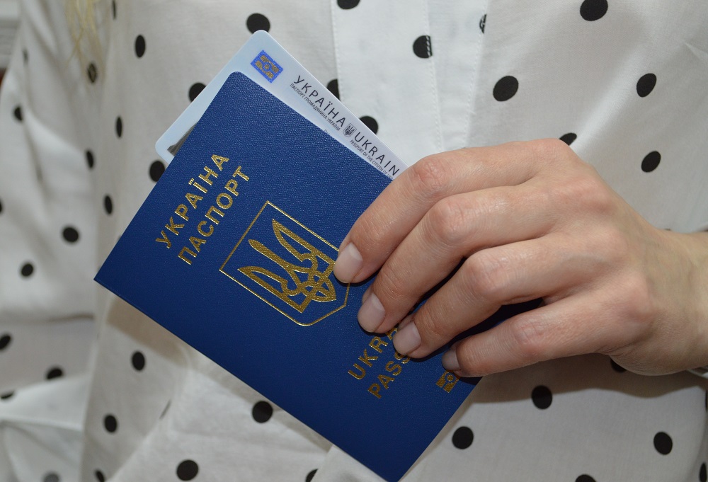На Кiровоградщинi призупиняється одночасне оформлення ID-картки та закордонного паспорта