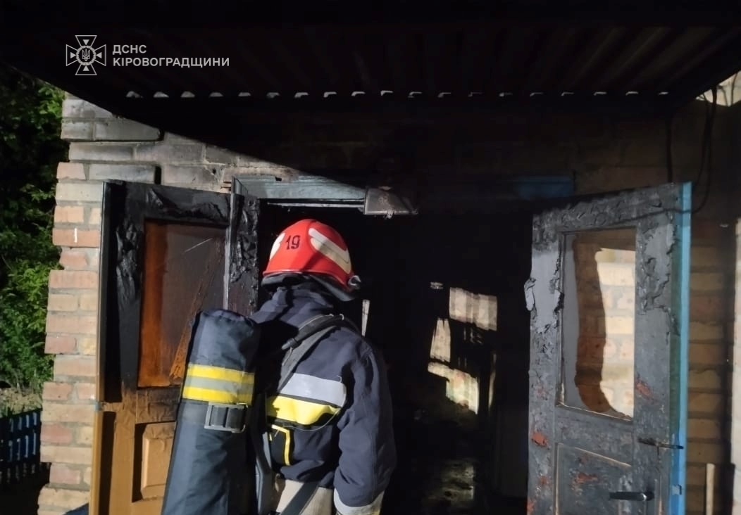 Чотири пожежі гасили за добу на Кіровоградщині
