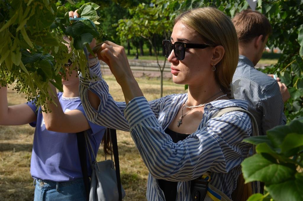 Журавлики та дзвiночки: у Кропивницькому вшанували постраждалих вiд вiйни дiтей