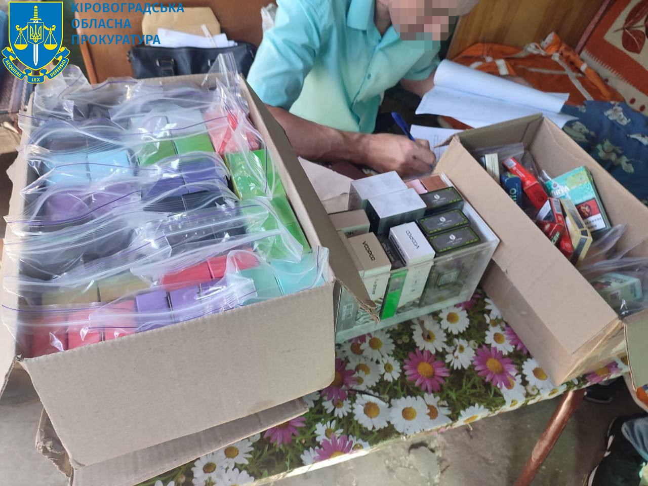 Кропивничани торгували незаконними цигарками