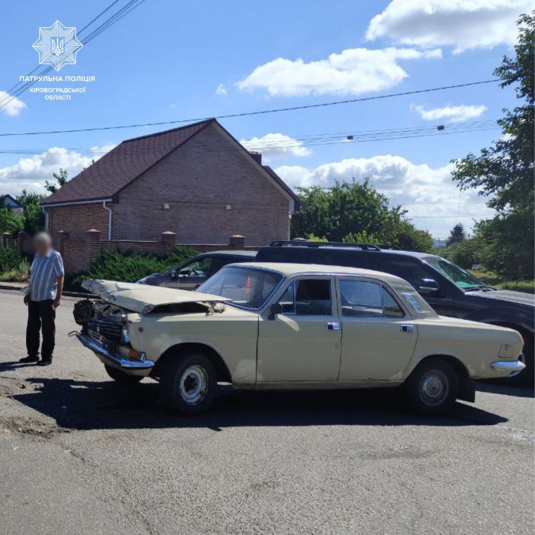 У Кропивницькому водiй автомобiля ГАЗ допустив зiткнення з Мерседесом