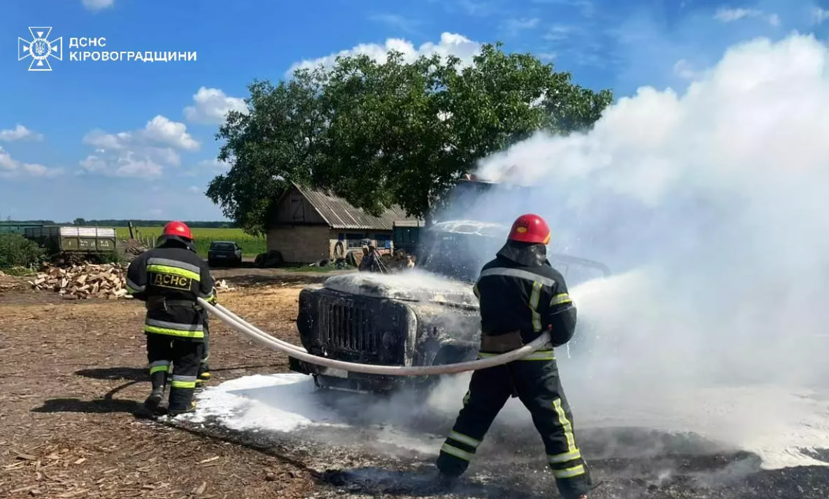 На Кіровоградщині загорілися два автомобілі