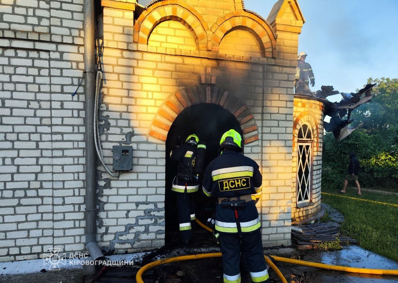 В одному селі на Кіровоградщині горіло два будинки