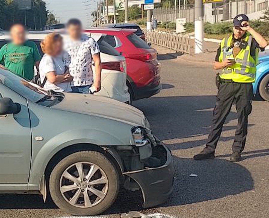 У Кропивницькому водій проїхав на “червоний” та спричинив ДТП