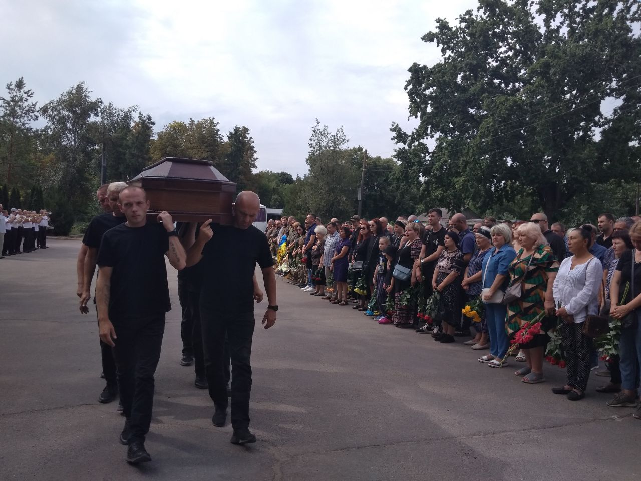 У Кропивницькому провели у засвiти загиблих воїнів