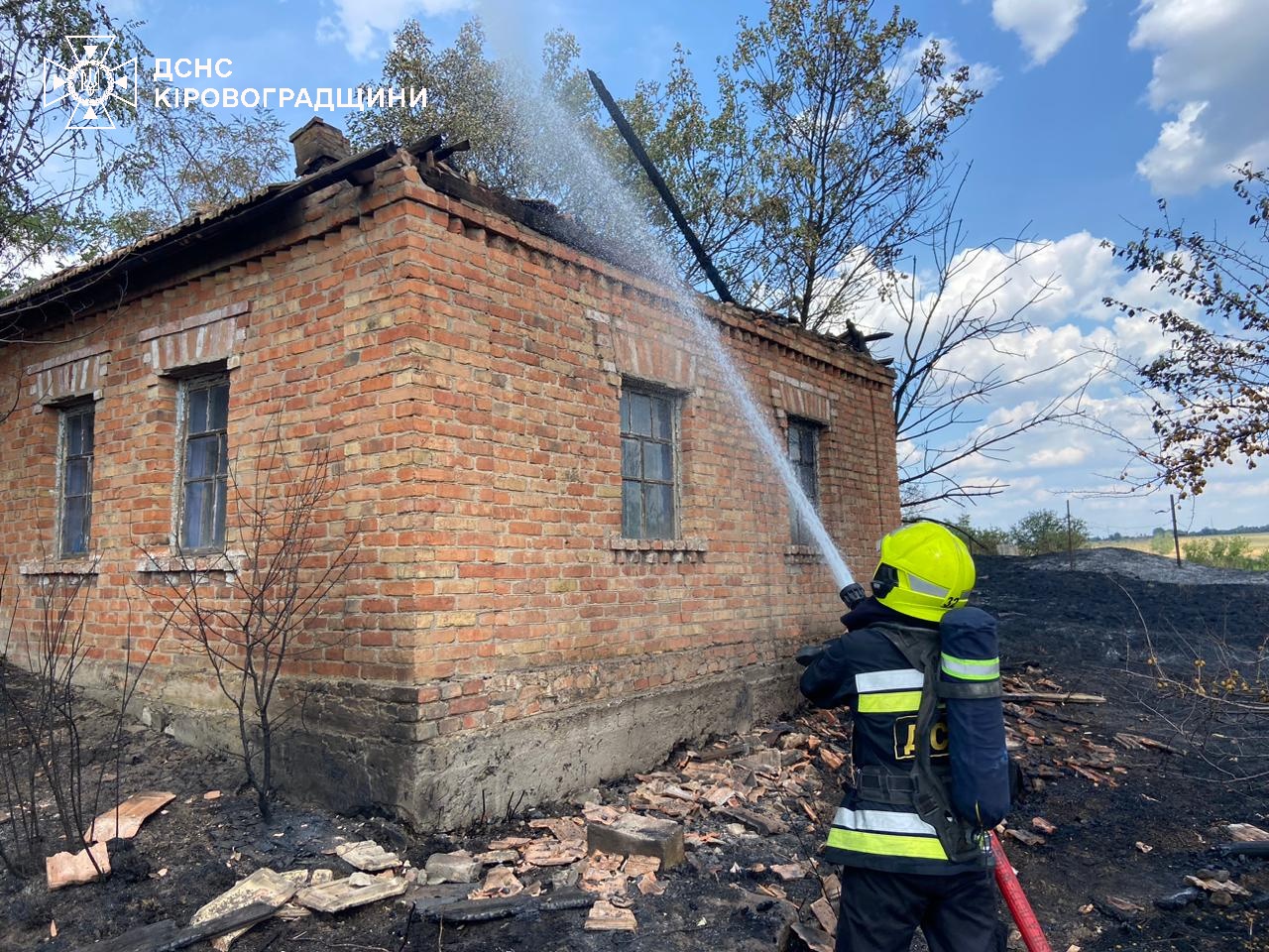 На Кіровоградщині горіли дачний будинок та кіоск