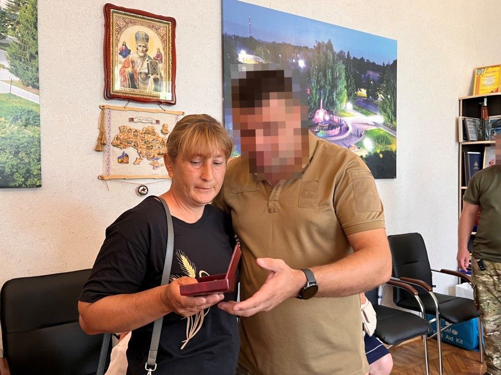 На Кіровоградщині матерям загиблих Захисників передали нагороди