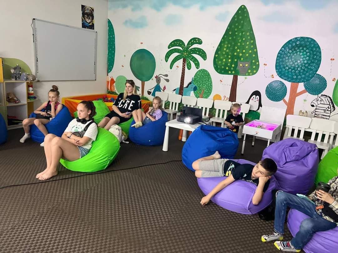 Поки батьки зайняті своїми справами: у Кропивницькому дітей захисників запрошують у громадський хаб