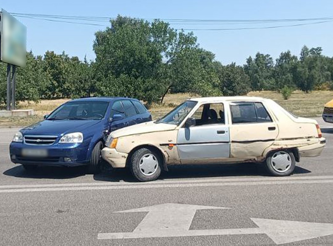 У Кропивницькому зіткнулися два легковики
