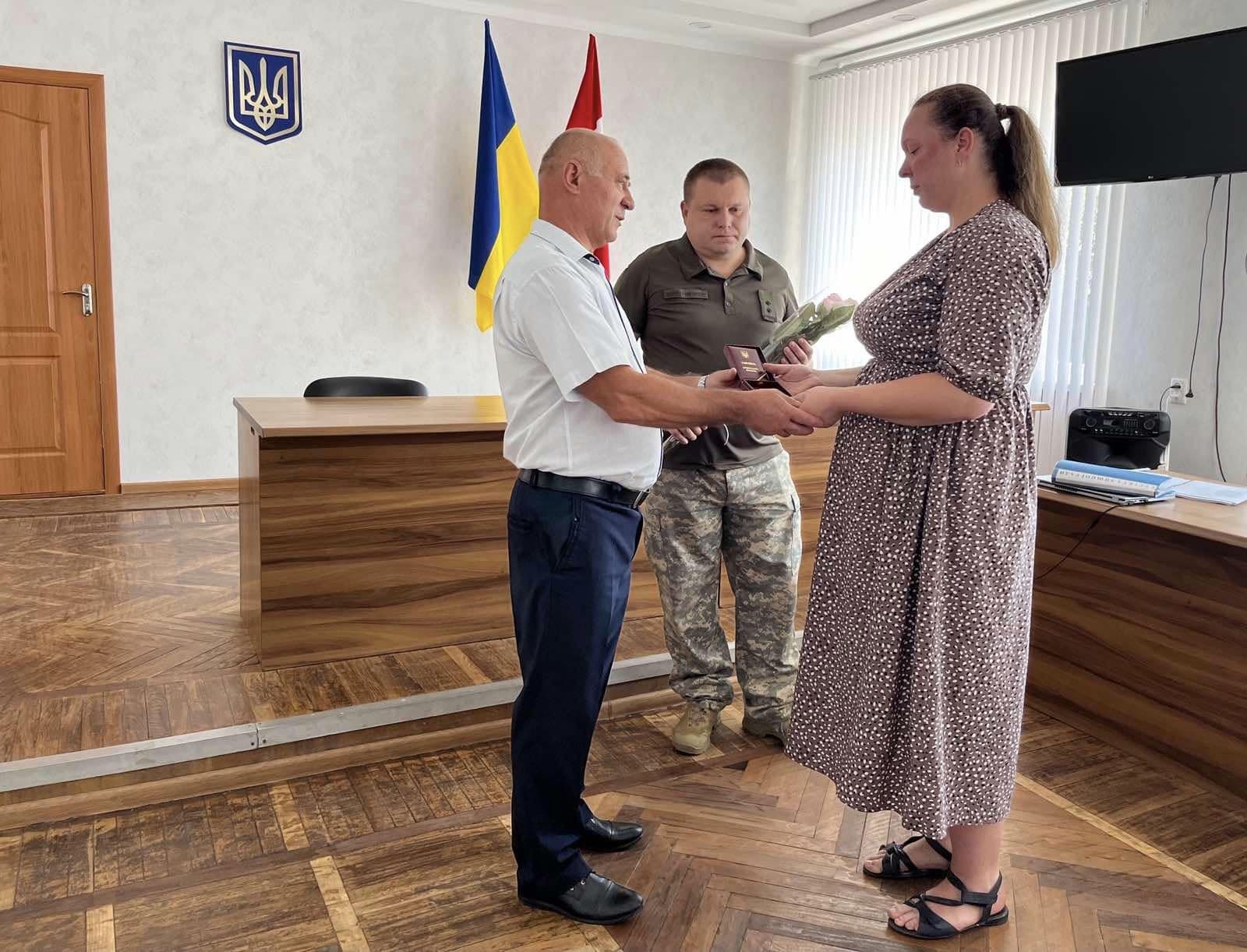 Дружина загиблого захисника з Кiровоградщини, отримала орден