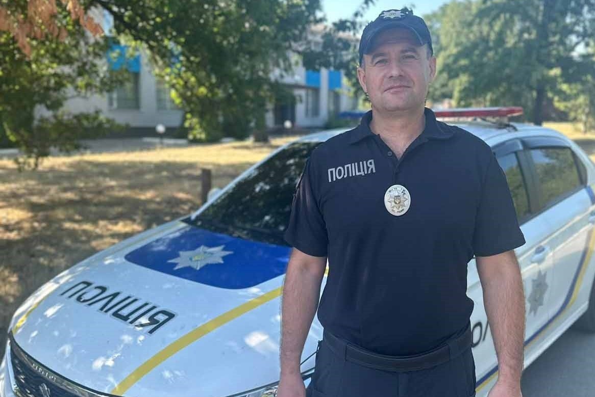 На Кіровоградщині поліцейський допоміг жінці, якій стало зле у магазині