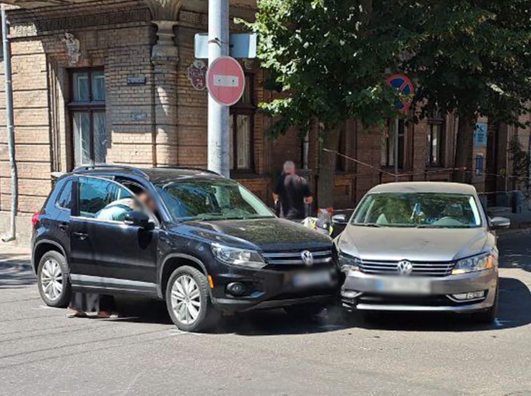 У Кропивницькому водій легковика Passat не поступився дорогою та спричинив ДТП