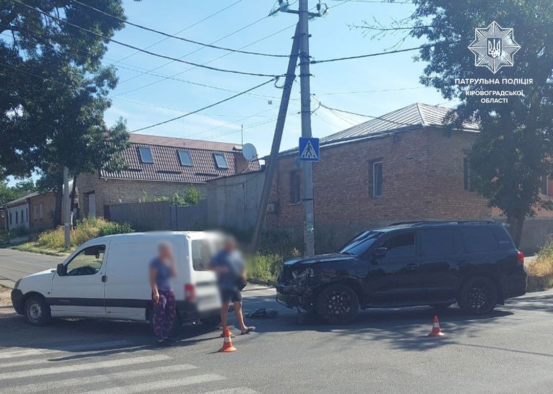 Патрульні склали протокол на водія, який спричинив ДТП на перехресті у Кропивницькому