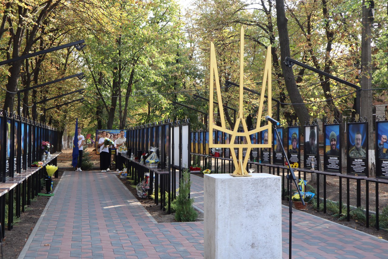 В громадi на Кiровоградщинi вiдкрили Алею пам’ятi Героїв (ФОТО)