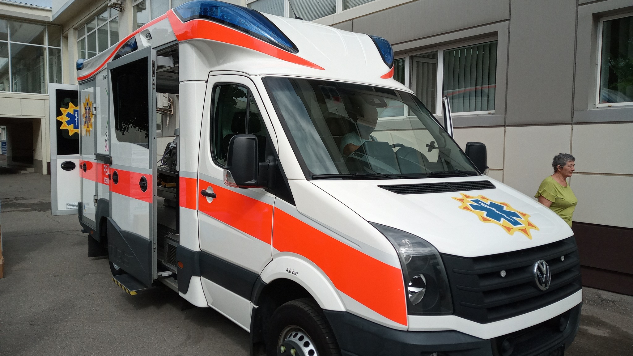 У Кiровоградську обласну лiкарню передали спецтранспорт для новонароджених