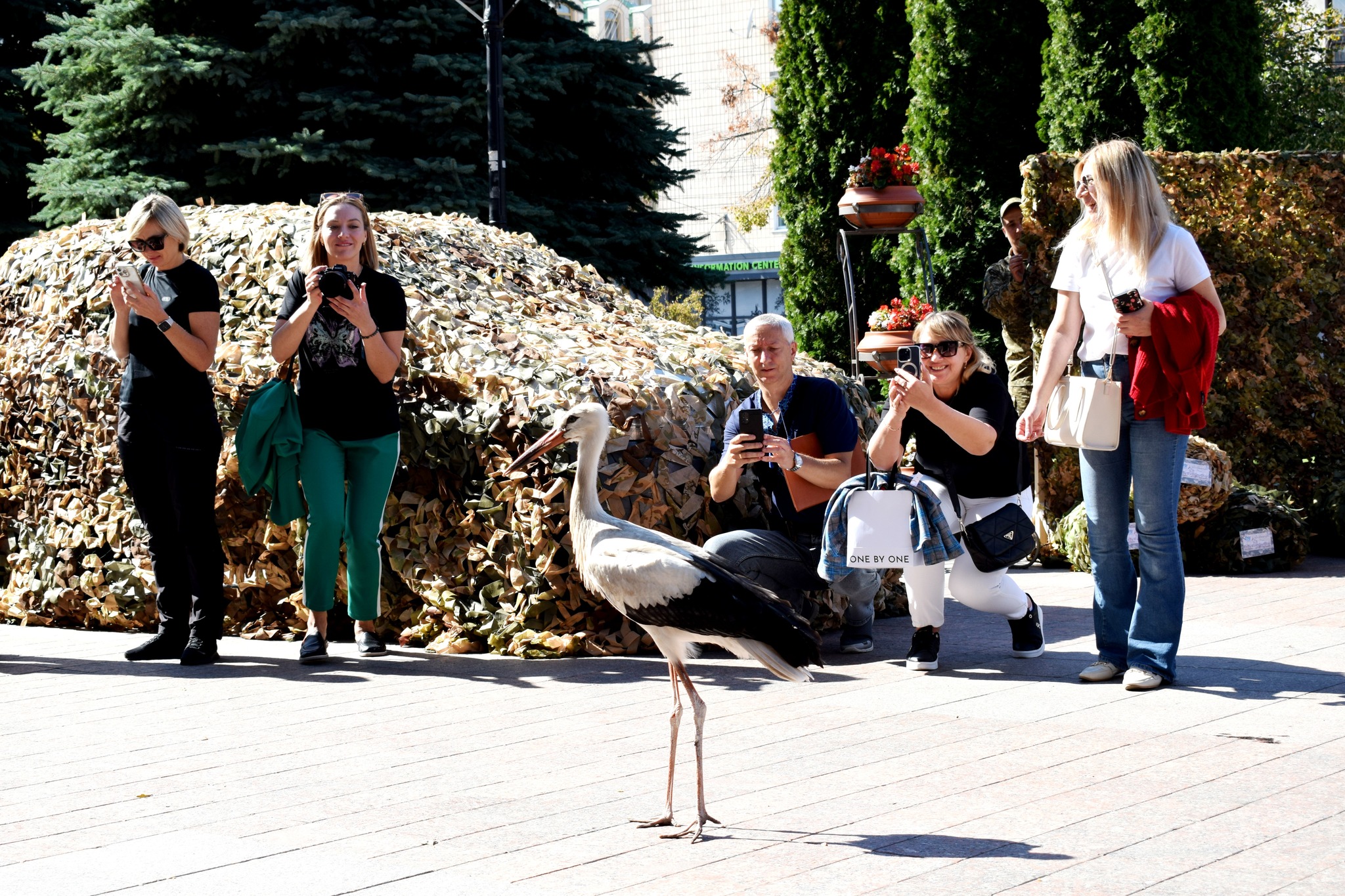 270 метрів маскувальної сітки сплели і передали для ЗСУ освітяни Кропивницького