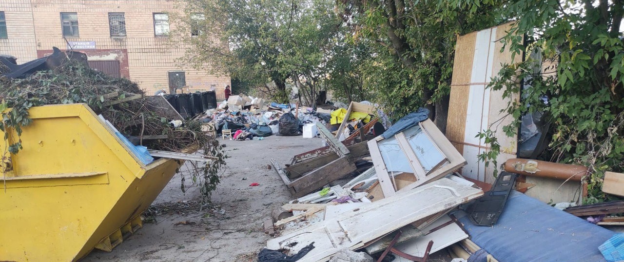 У Кропивницькому безхатьки погрожують фізичною розправою працівникам Екостайлу