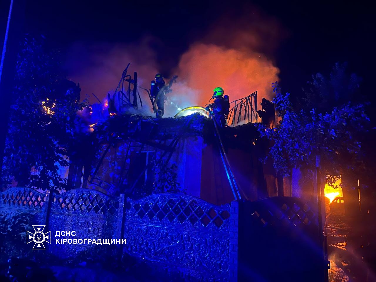 Двох дітей рятували з пожежі на Кіровоградщині