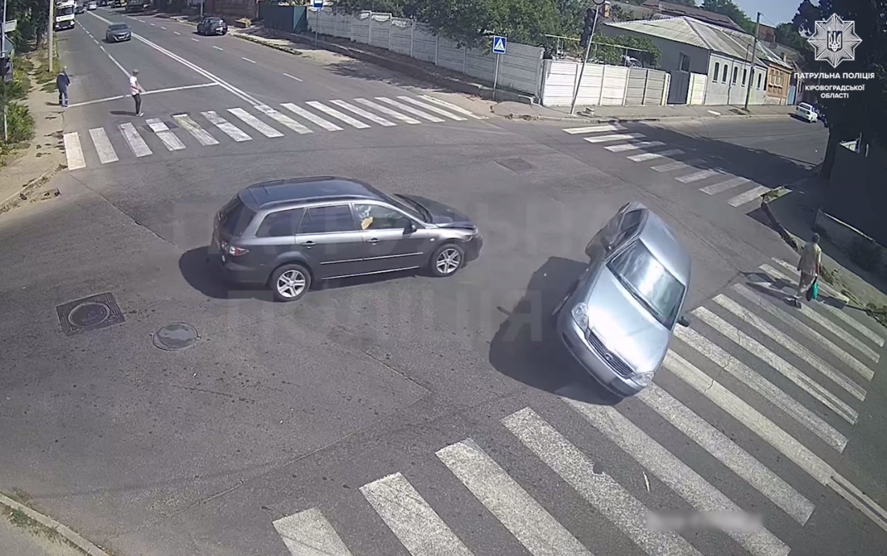 У Кропивницькому перекинувся легковик