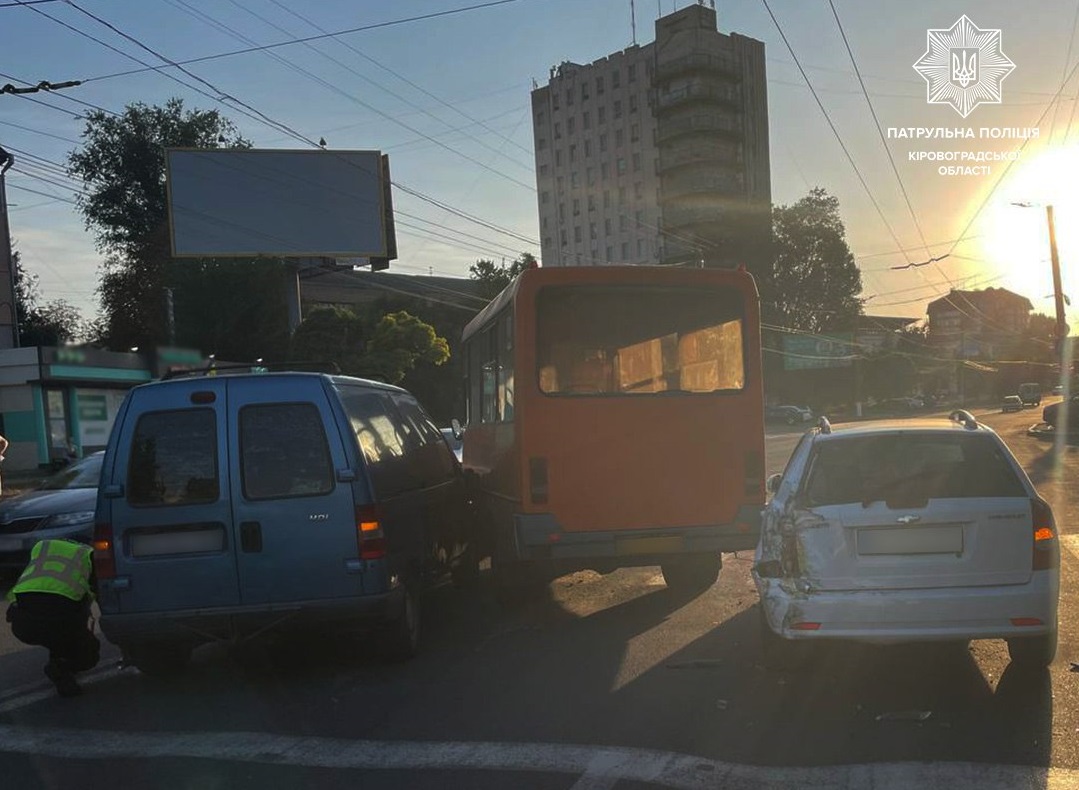 У Кропивницькому водій маршрутки спричинив ДТП