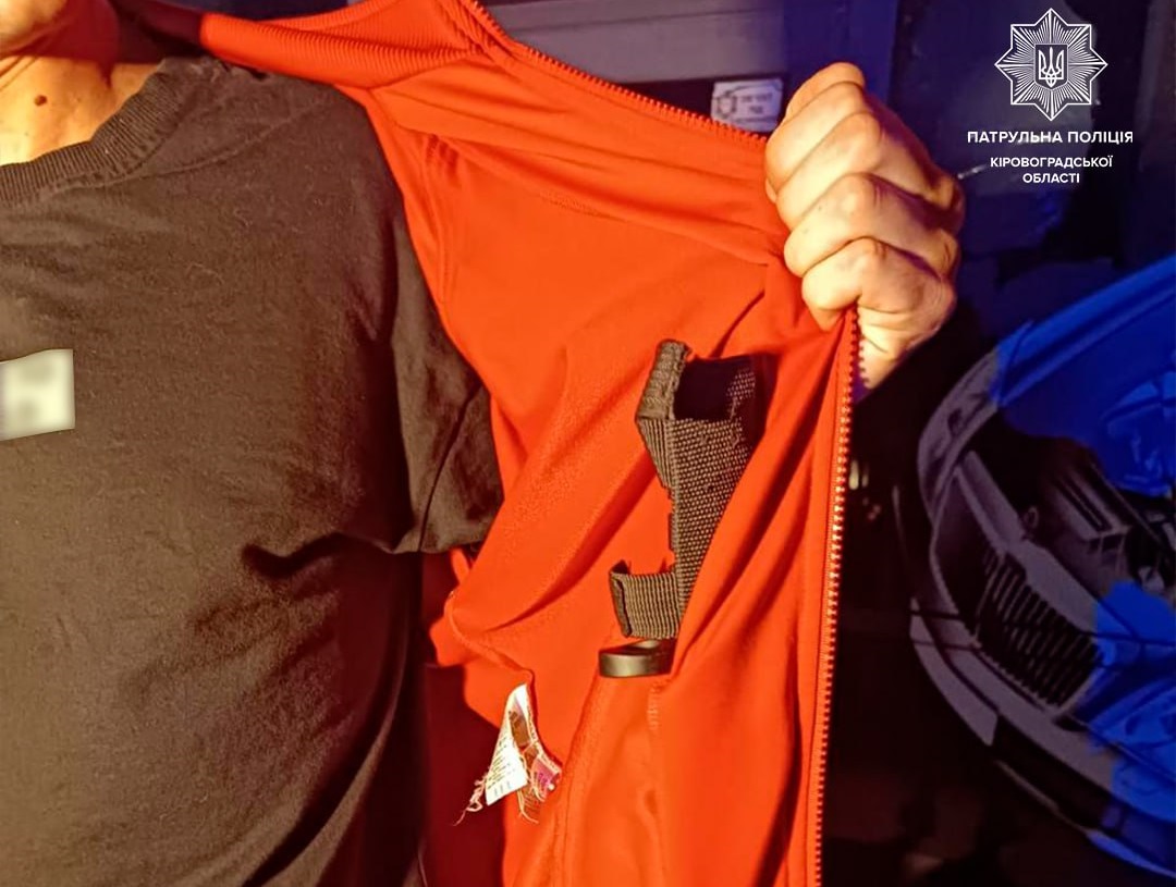 У Кропивницькому чоловік розгулював з ножем в руках