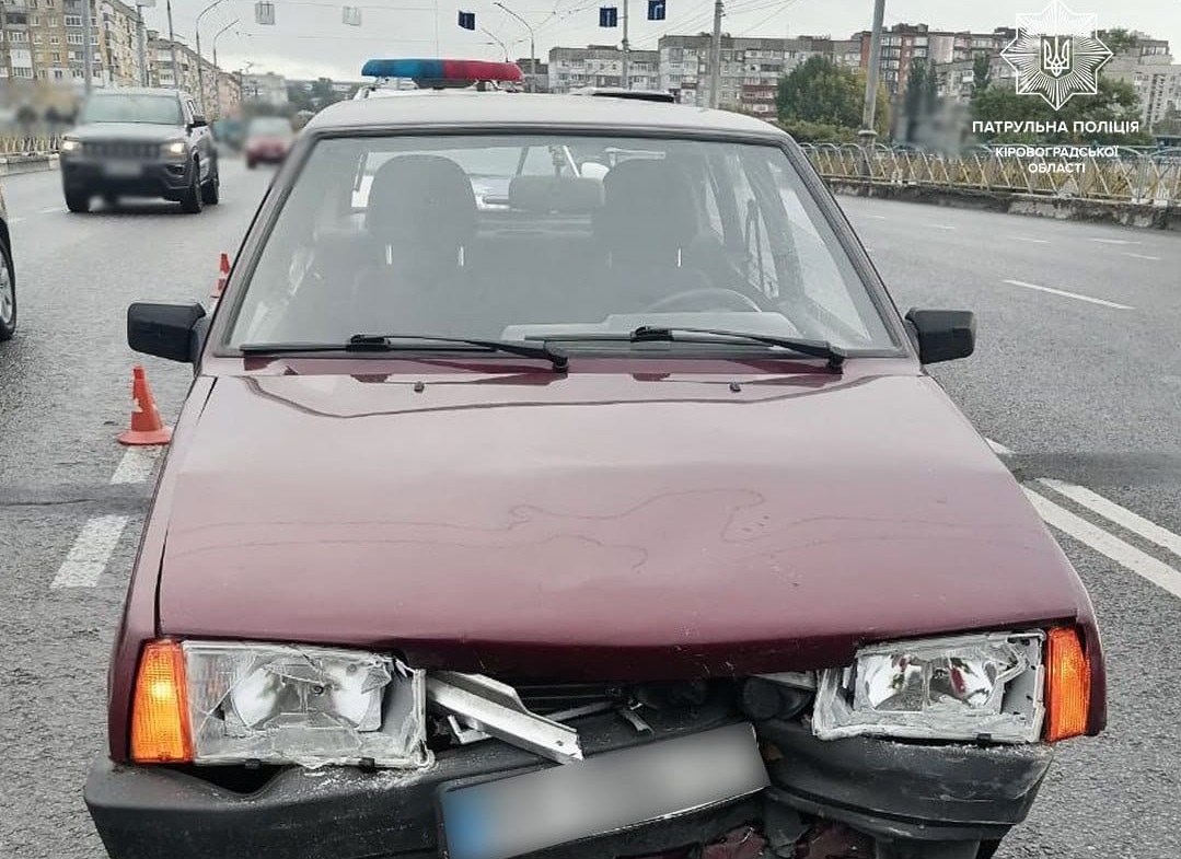 У Кропивницькому керманич ВАЗу спричинив потрійну ДТП