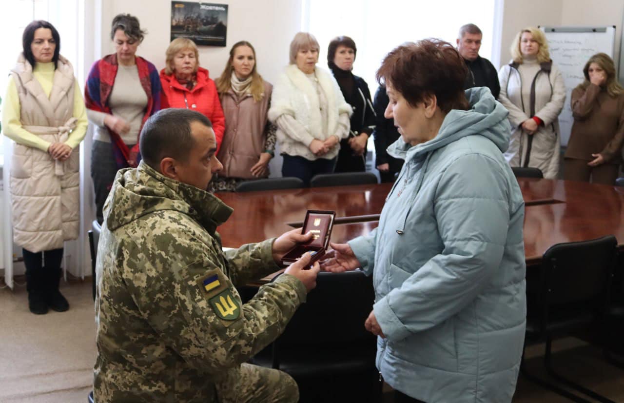 Рiдним загиблих i зниклого безвiсти воїнiв з Кiровоградщини вручили державнi нагороди