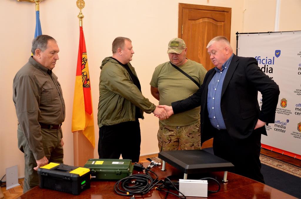 Захисникам з Кіровоградщини передали автомобільний РЕБ