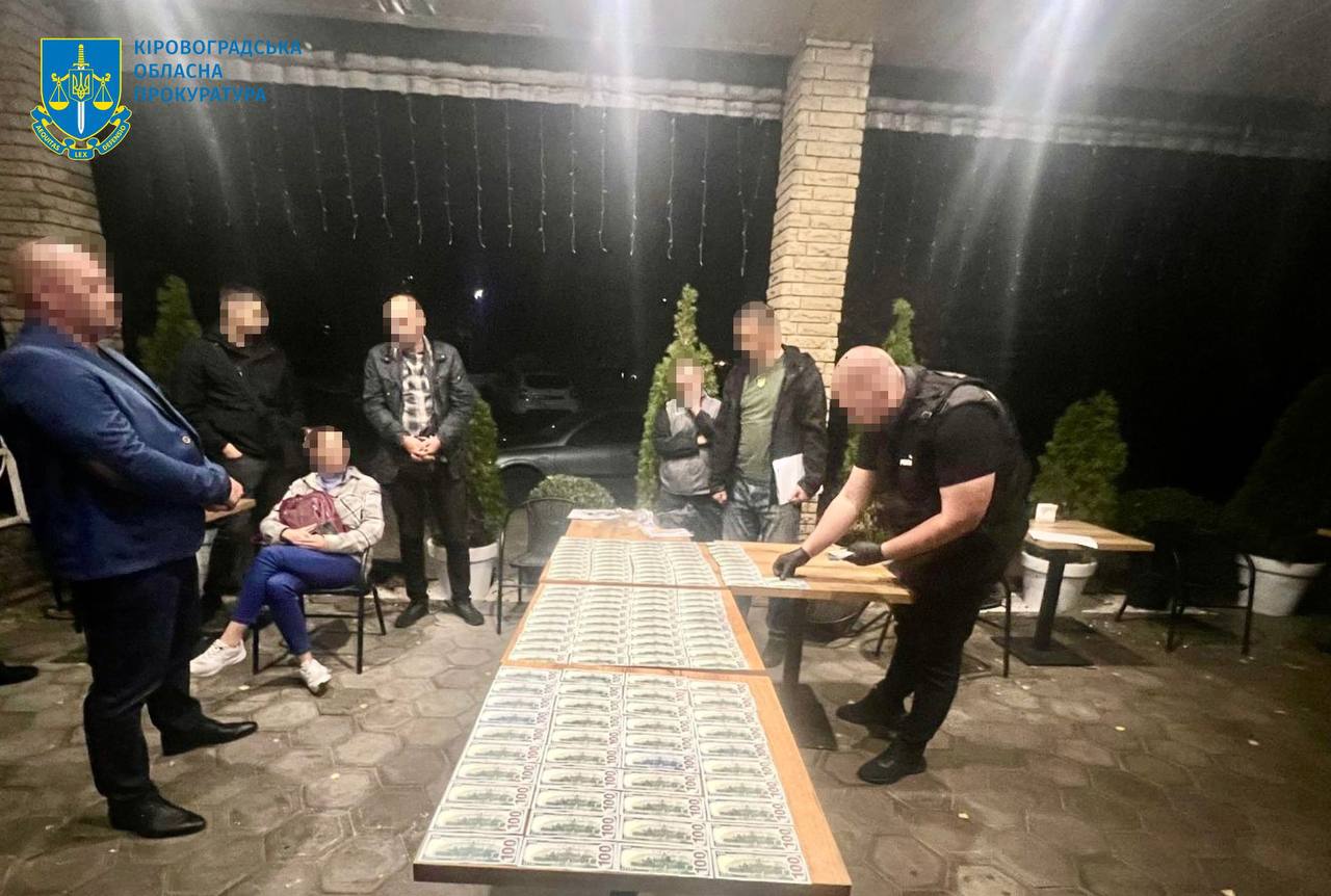 За 20 тисяч доларiв, житель Кропивницького обiцяв вивезти чоловiка за кордон