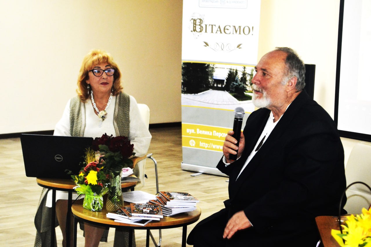 У Кропивницькому “повінчалися” література й оперета (ФОТО)