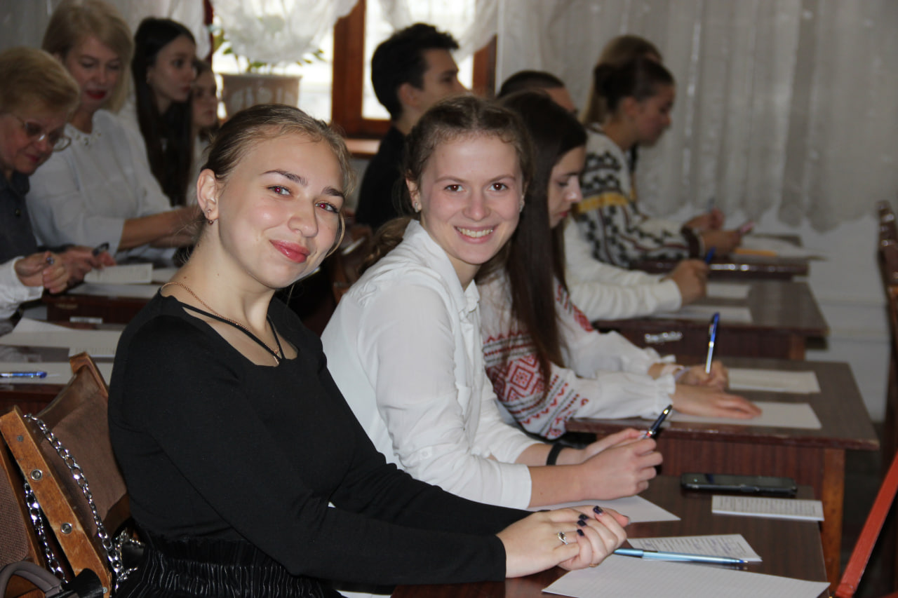 Кропивничани, спільно з усім світом, написали Всеукраїнський диктант єдності