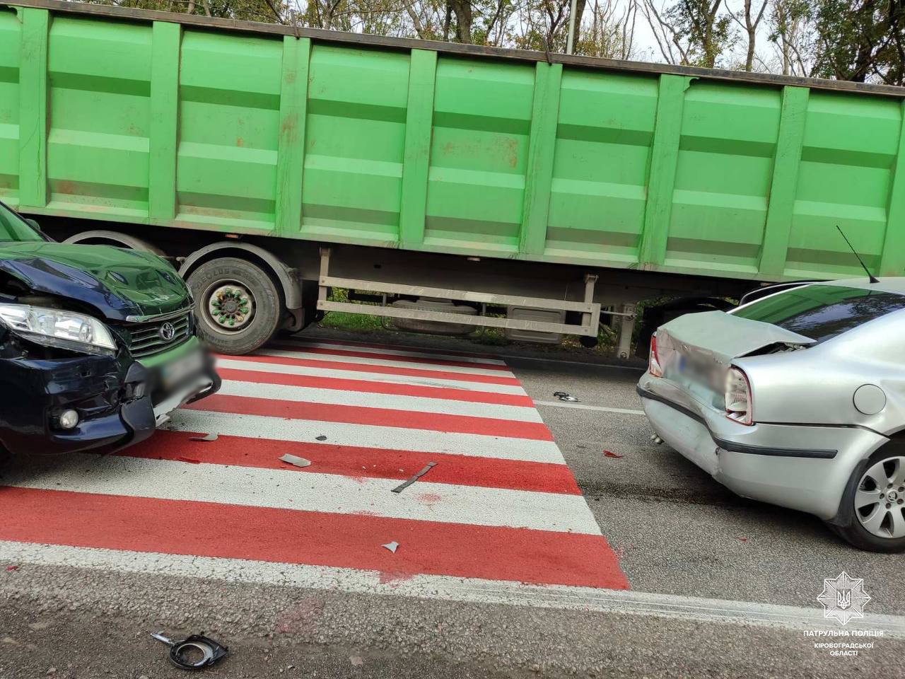 Водiй Toyota врiзався в автомобiль Skoda на автодорозi Кiровоградщини