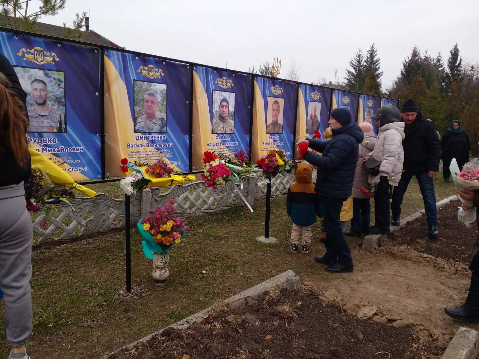 В громадi на Кiровоградщинi вiдкрили Алею пам’ятi Героїв