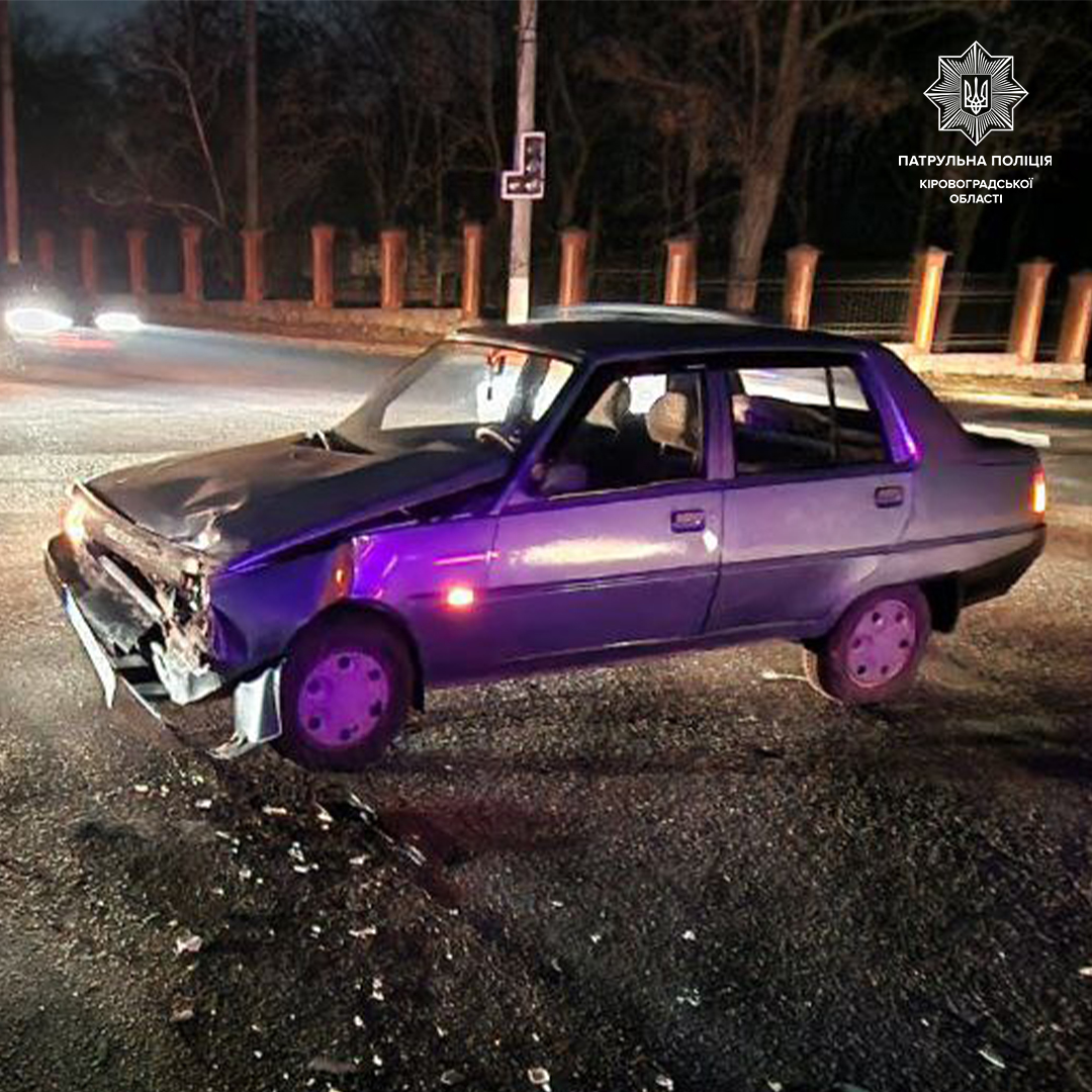 У Кропивницькому водійка ЗАЗ не поступилася дорогою іншому авто