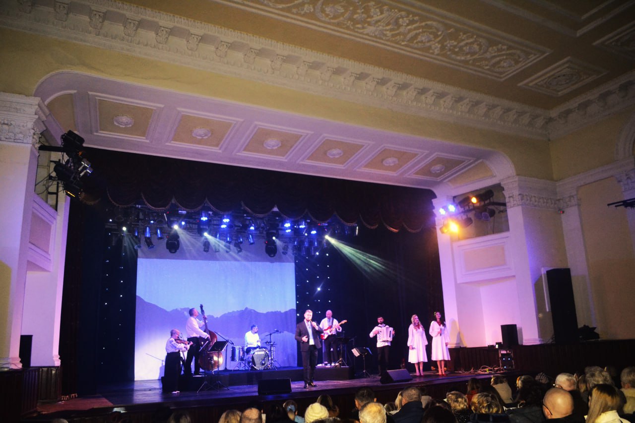 У Кропивницькому лунали “золоті хіти” української естради (ФОТО)