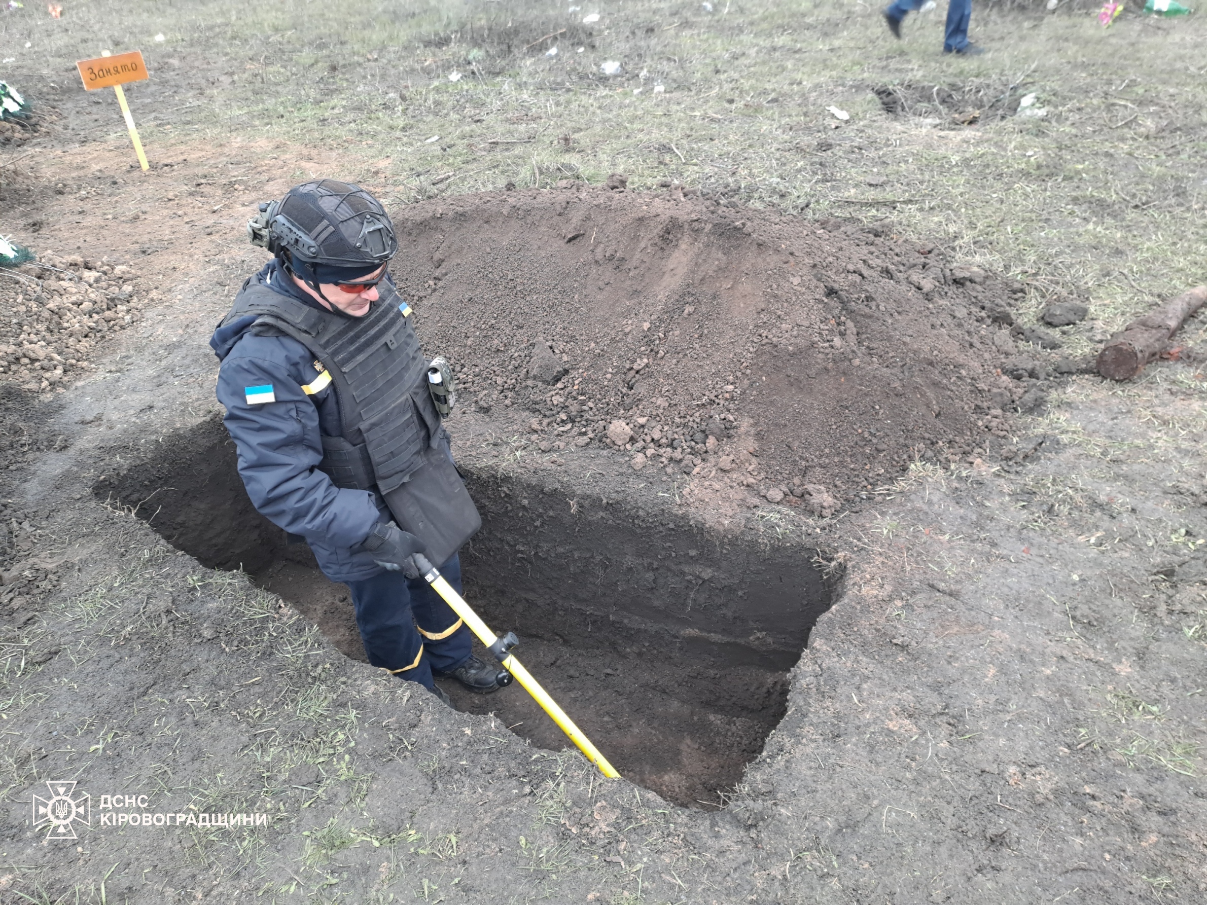 На Кіровоградщині сапери знищили два артснаряди