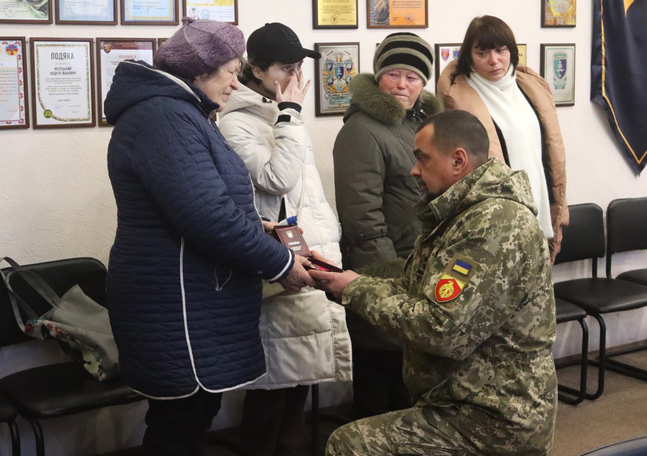 Рiдним загиблим Героїв з Кiровоградщини вручили ордени