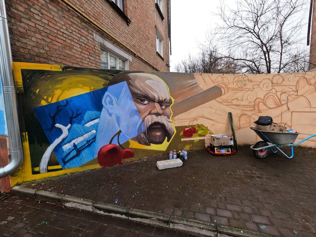 В громадi на Кiровоградщинi створили патрiотичний стiнопис