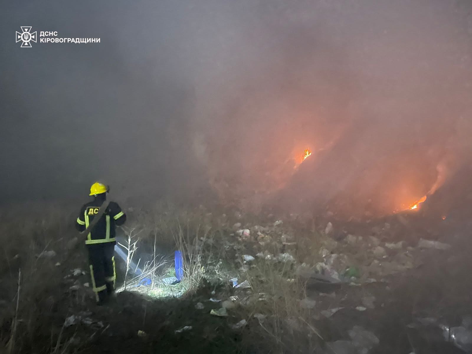 На Кiровоградщинi горiв Volkswagen та смiття в тракторному причепi