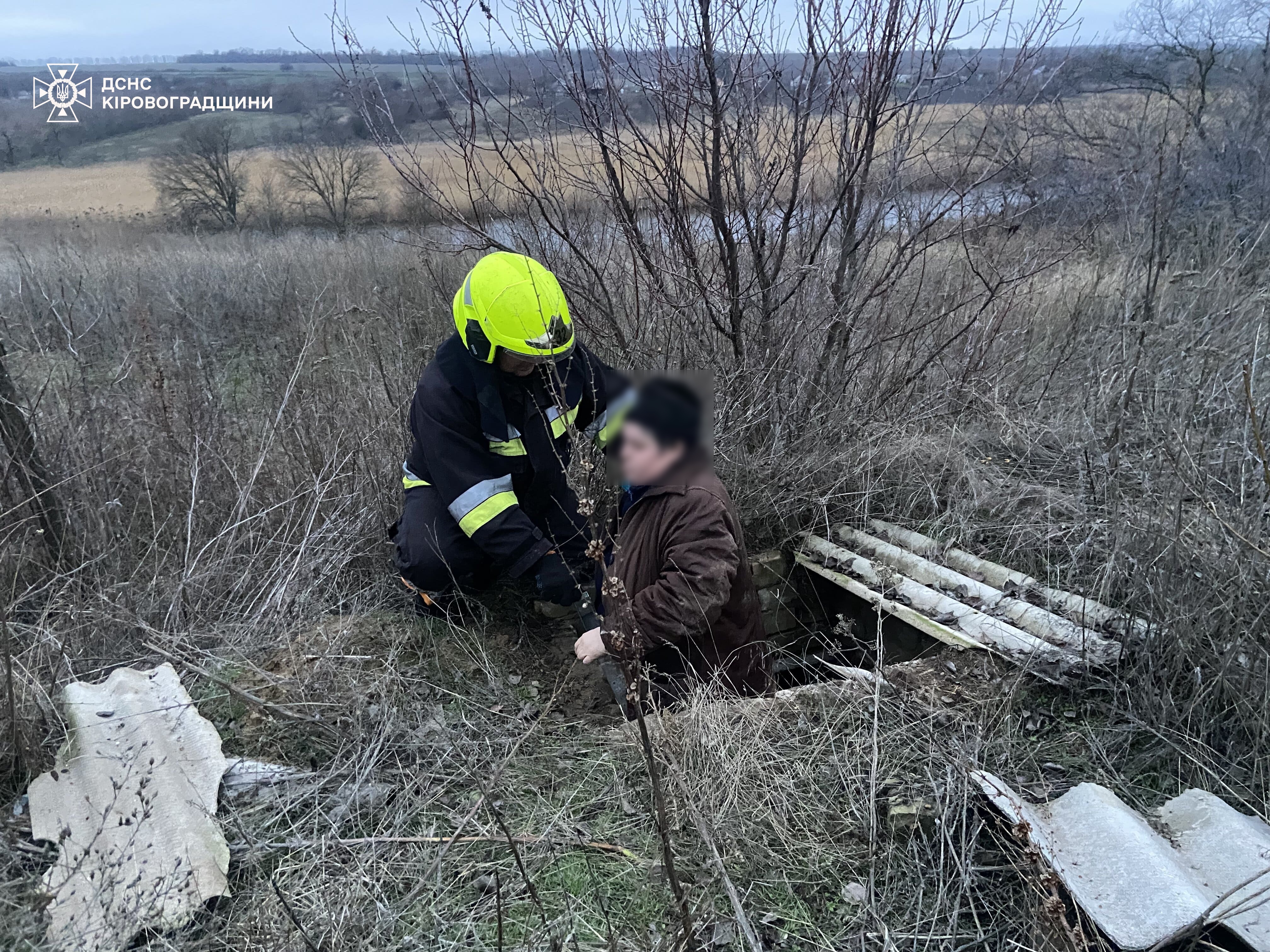 Не змогла вилiзти з пiдвалу: на Кiровоградщинi врятували жiнку