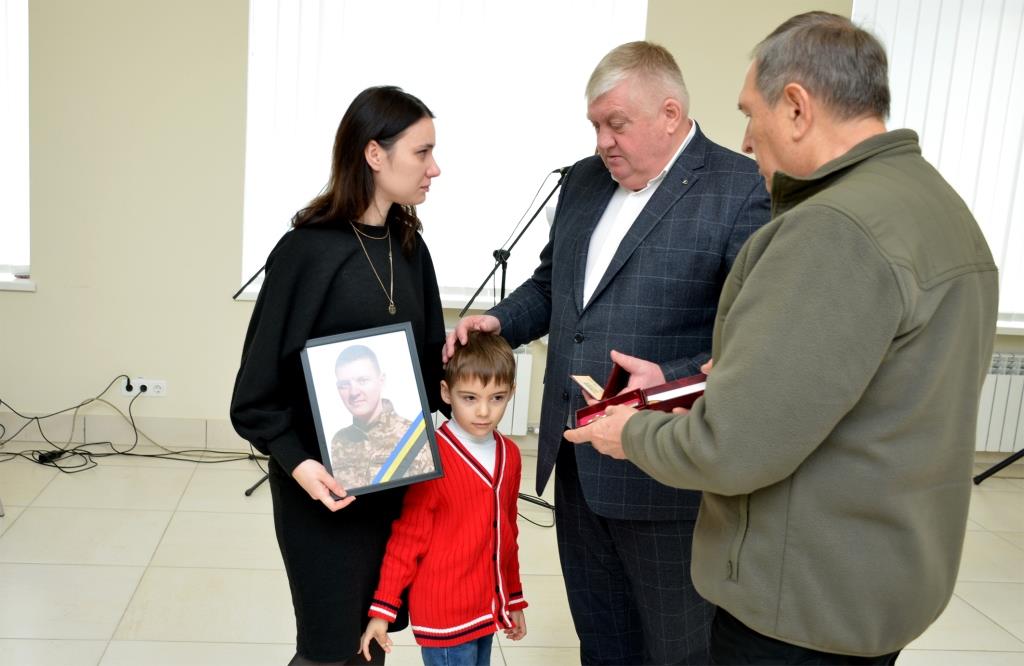 У Кропивницькому родинам загиблих воїнів вручили державні нагороди
