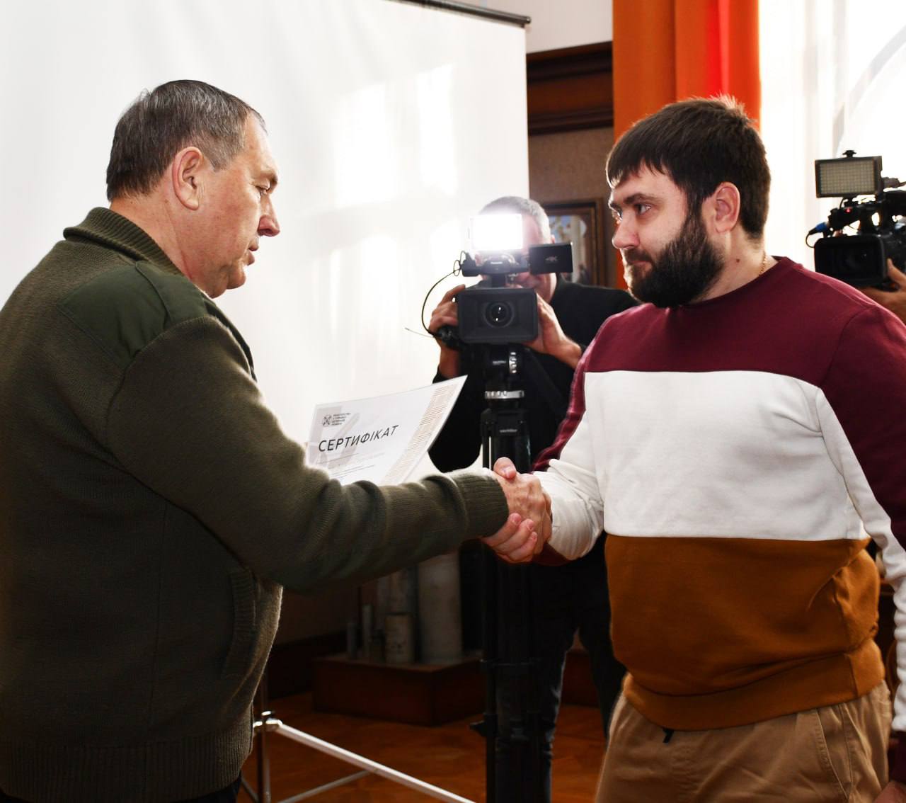 У Кропивницькому ветеранам війни вручили сертифікати на житло