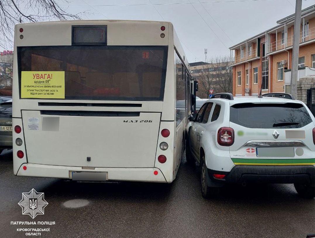 У Кропивницькому водій автобуса спричинив ДТП